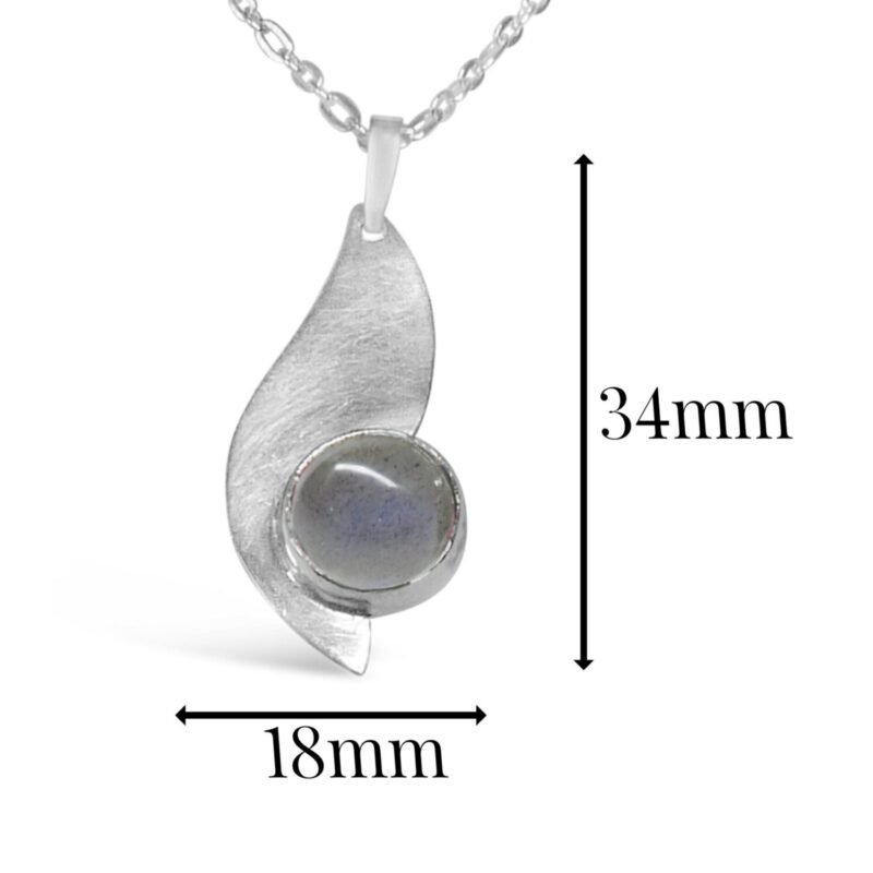 C250- sterling silver and Labradorite pendant. Measures 34x18mm