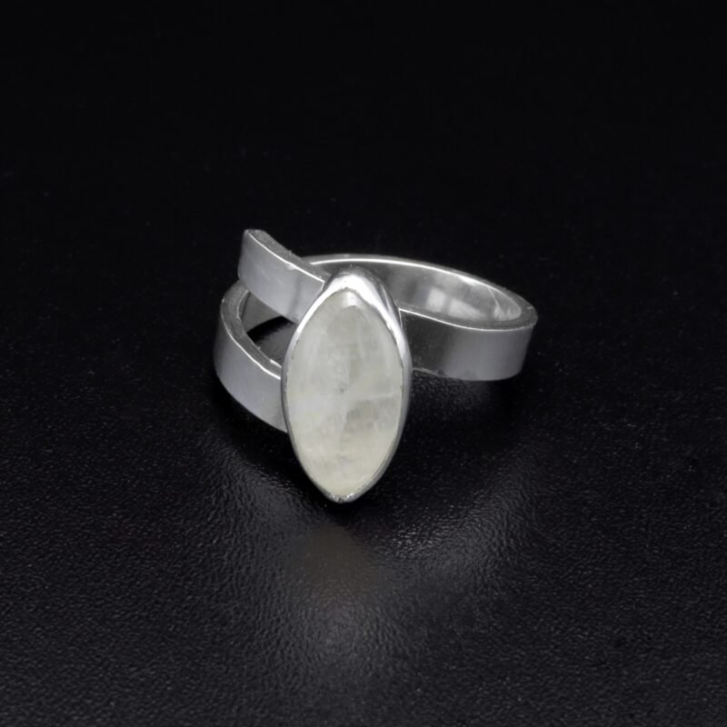 e723 - Moonstone ring